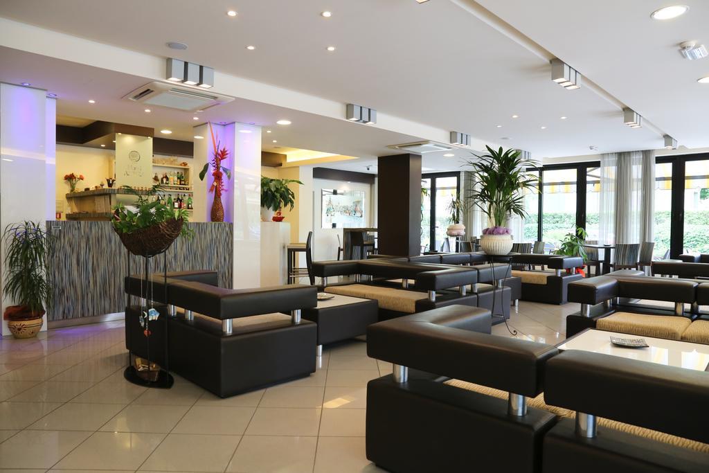 Hotel Ambra Cesenatico Buitenkant foto