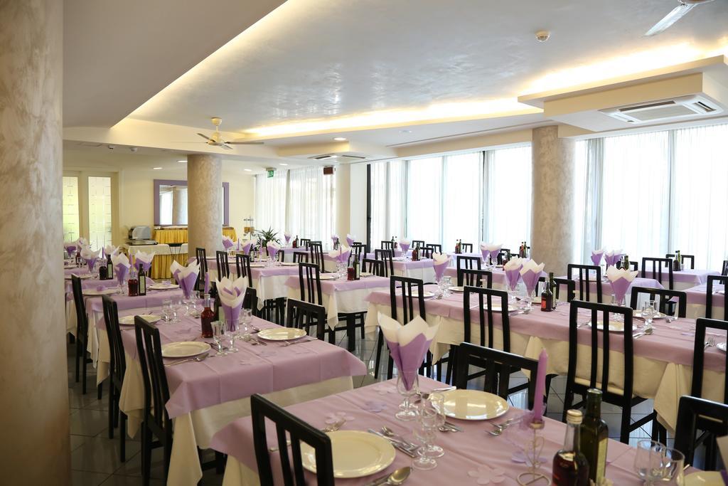 Hotel Ambra Cesenatico Buitenkant foto